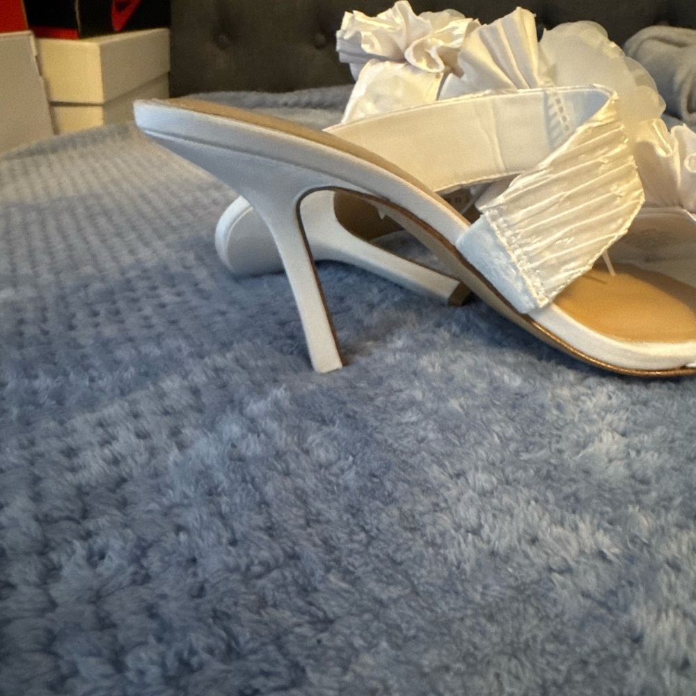 Gianni Bini White Summer Heels - Picture 4 of 5